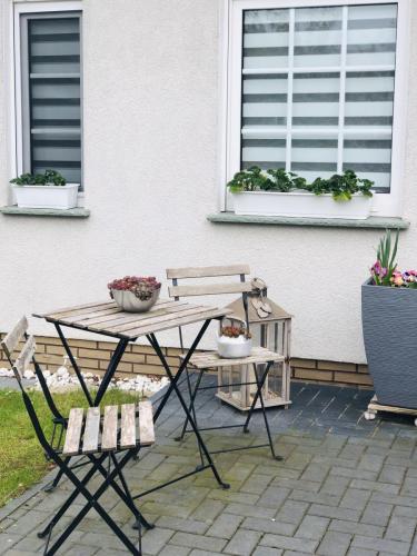 4B604A1D-55F4-4CD2-BFD6-F9C81D47BD7D