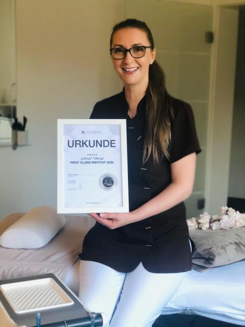 A3C821F3-4BA0-4EE5-855D-F9EF5465F04B