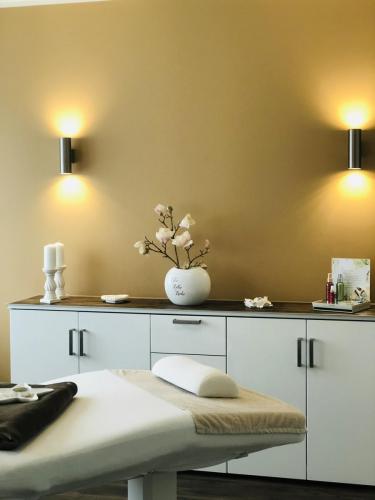 F70A7599-75B0-4B3B-81DC-09092D9ECA1B