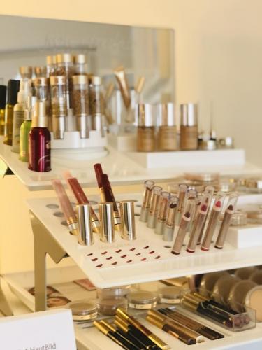 FF83B0DB-264B-4A91-AE14-528C5ADC68A8